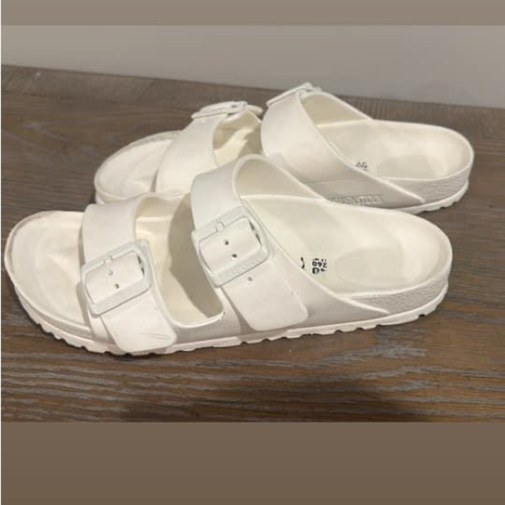 SOLD   Birkenstock 
Sz 40 = 9.5